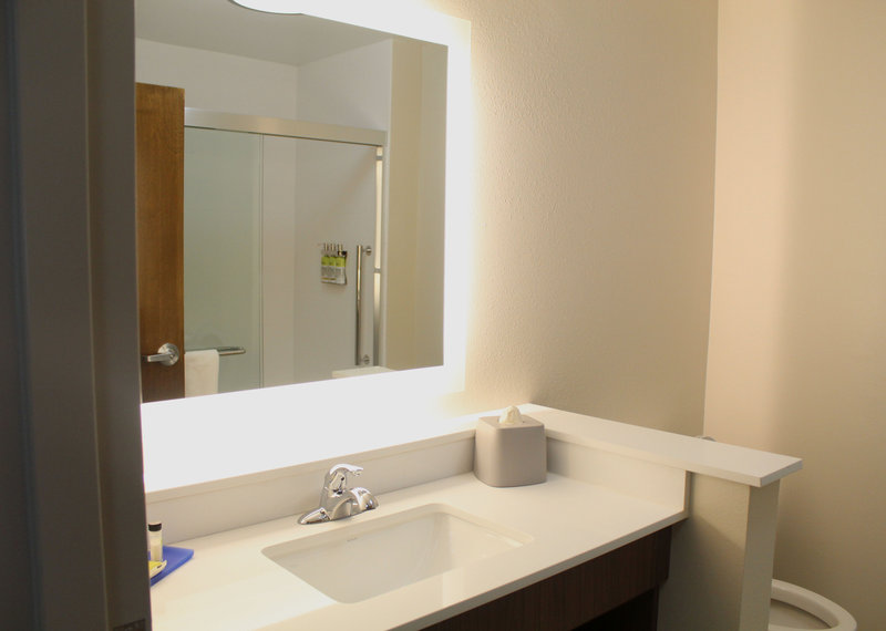 Holiday Inn Express and Suites Latta