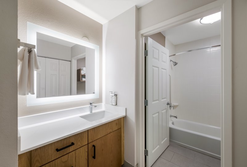 STUDIO SUITE 1 QUEEN BED NONSMOKING
