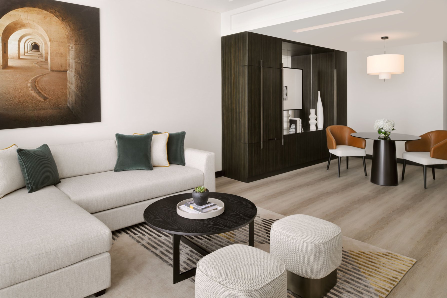 Sheraton Grand Hotel, Dubai Room Type - Deluxe Suite, Club lounge access, 1 Bedroom Suite, 1 King, Sofa bed