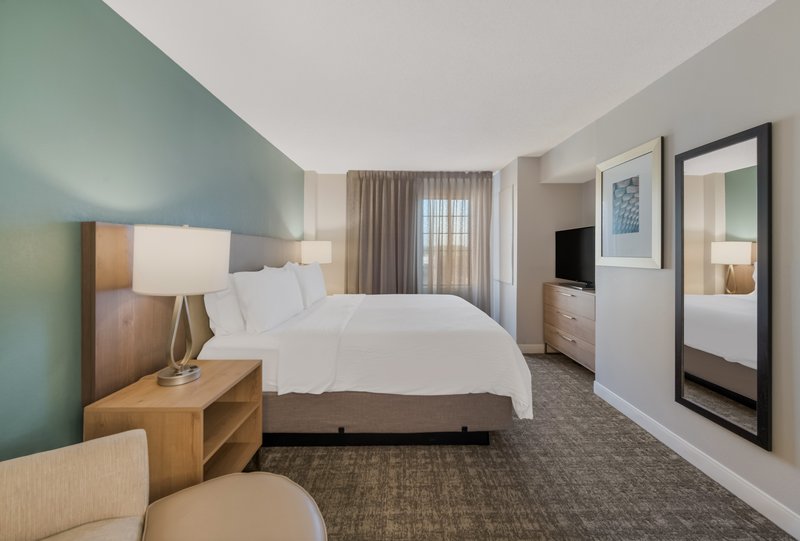 1 BEDROOM SUITE KING BED NONSMOKING