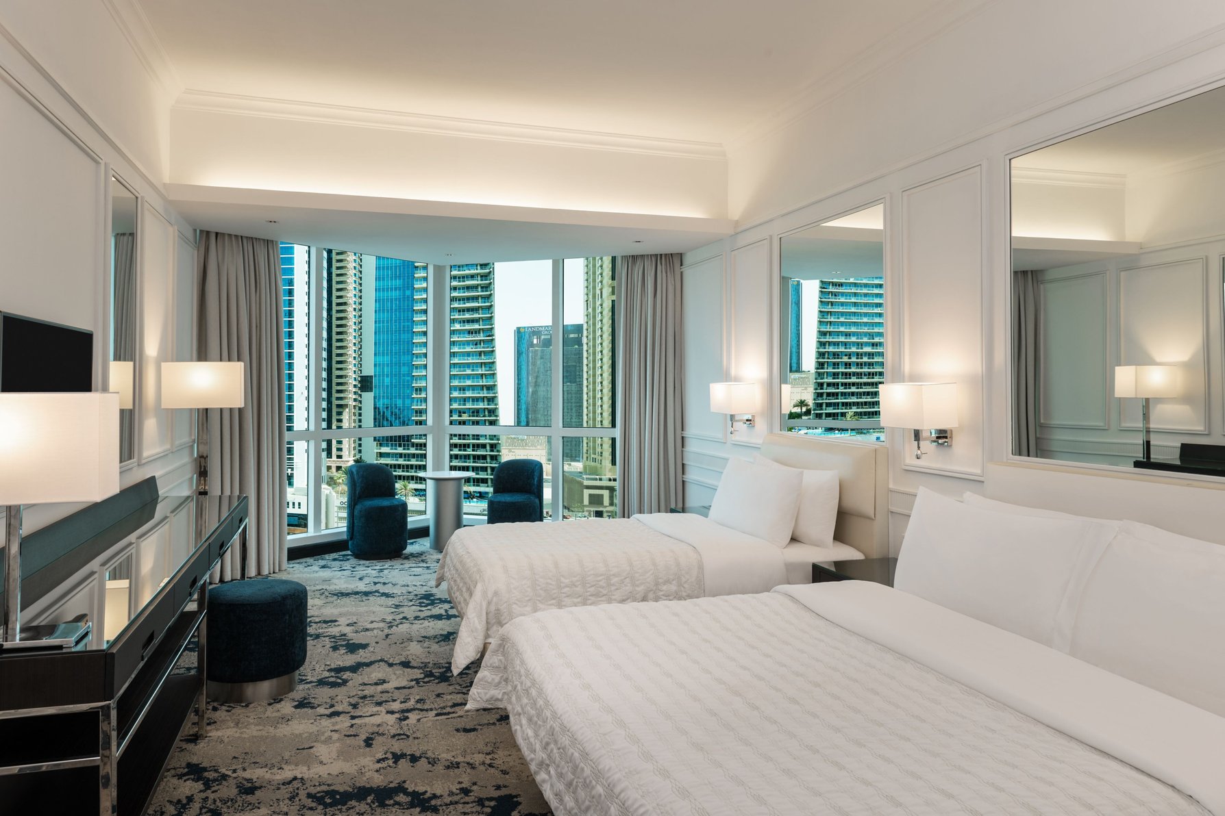 Le Meridien Mina Seyahi Beach Resort & Marina Room Type - Club Skyline View, Club lounge access, Guest room, 1 King or 1 Twin
