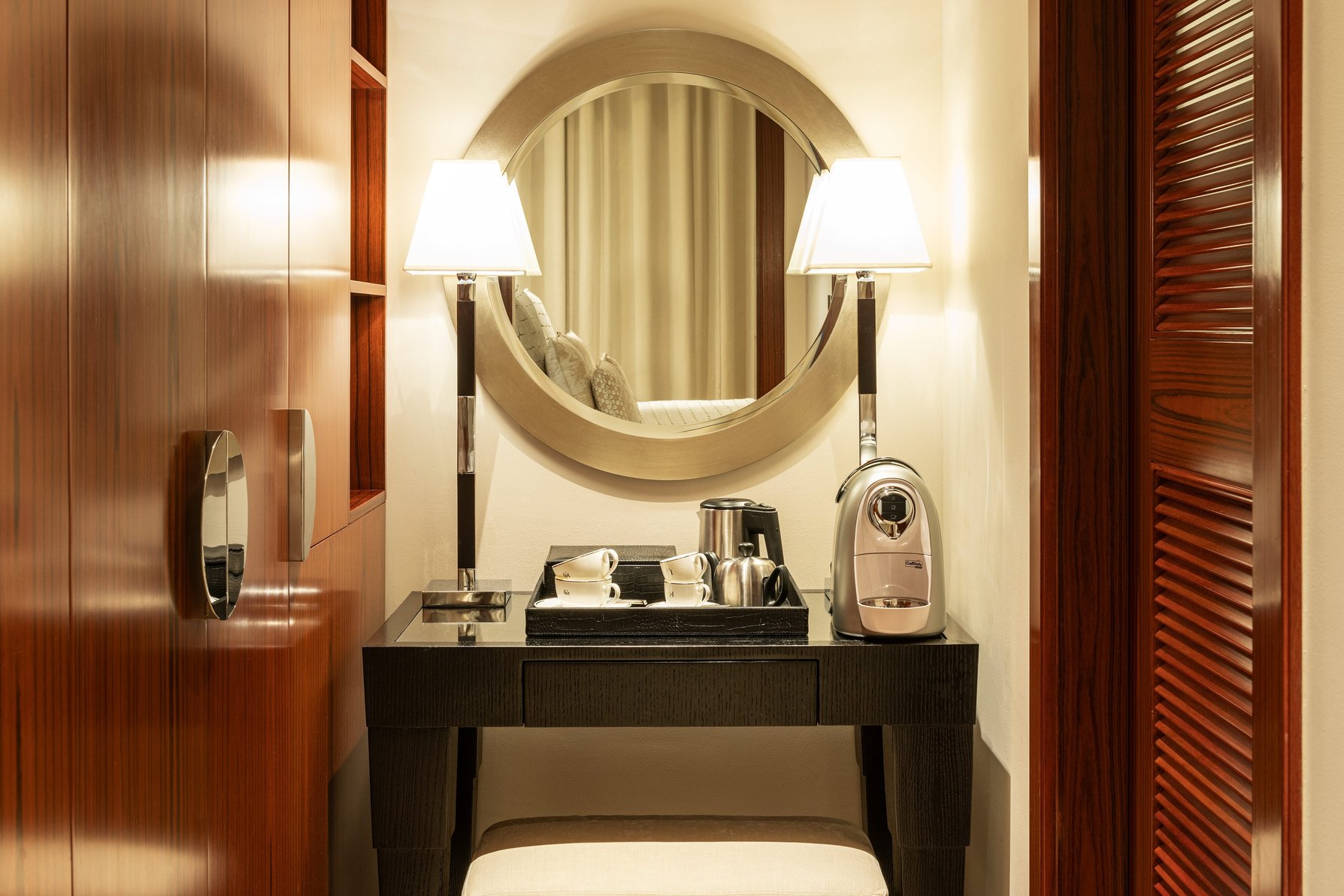 Grosvenor House, a Luxury Collection Hotel, Dubai Room Type - Premier Junior Suite, Executive lounge access, Residence, King, Airport Transfer Grosvenor House, a Luxury Collection Hotel, Dubai Room Type - Premier Junior Suite, Executive lounge access, Residence, King, Airport Transfer