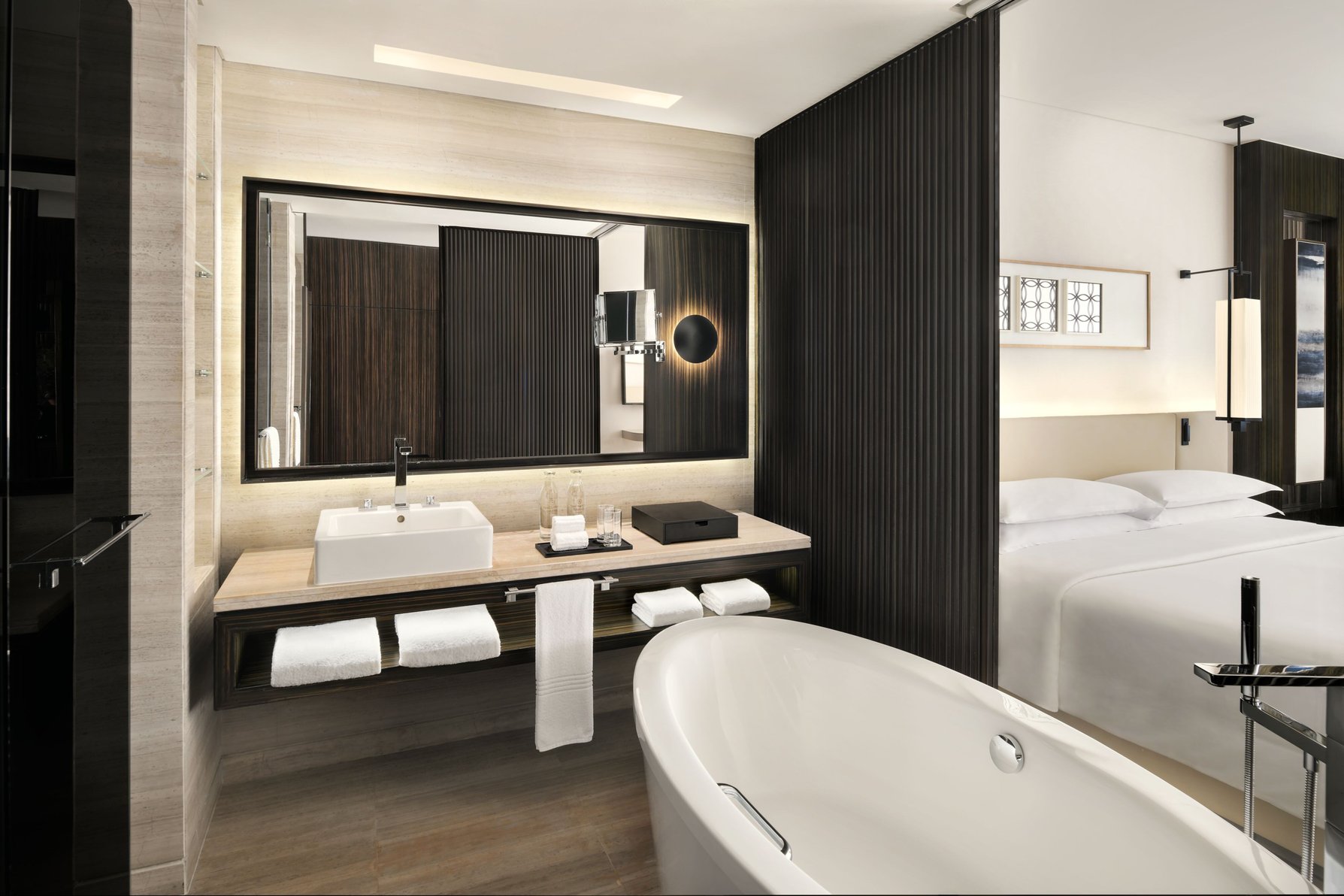 Sheraton Grand Hotel, Dubai Room Type - Full City View Room, Guest room, 1 King