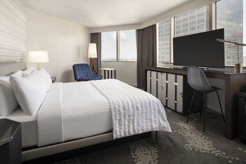 Corner King Large Guest Room - City View