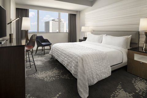 Luxury 1 Bedroom Suite - Bedroom, Mobility Accessi