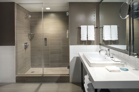 Luxury Suite Bathroom