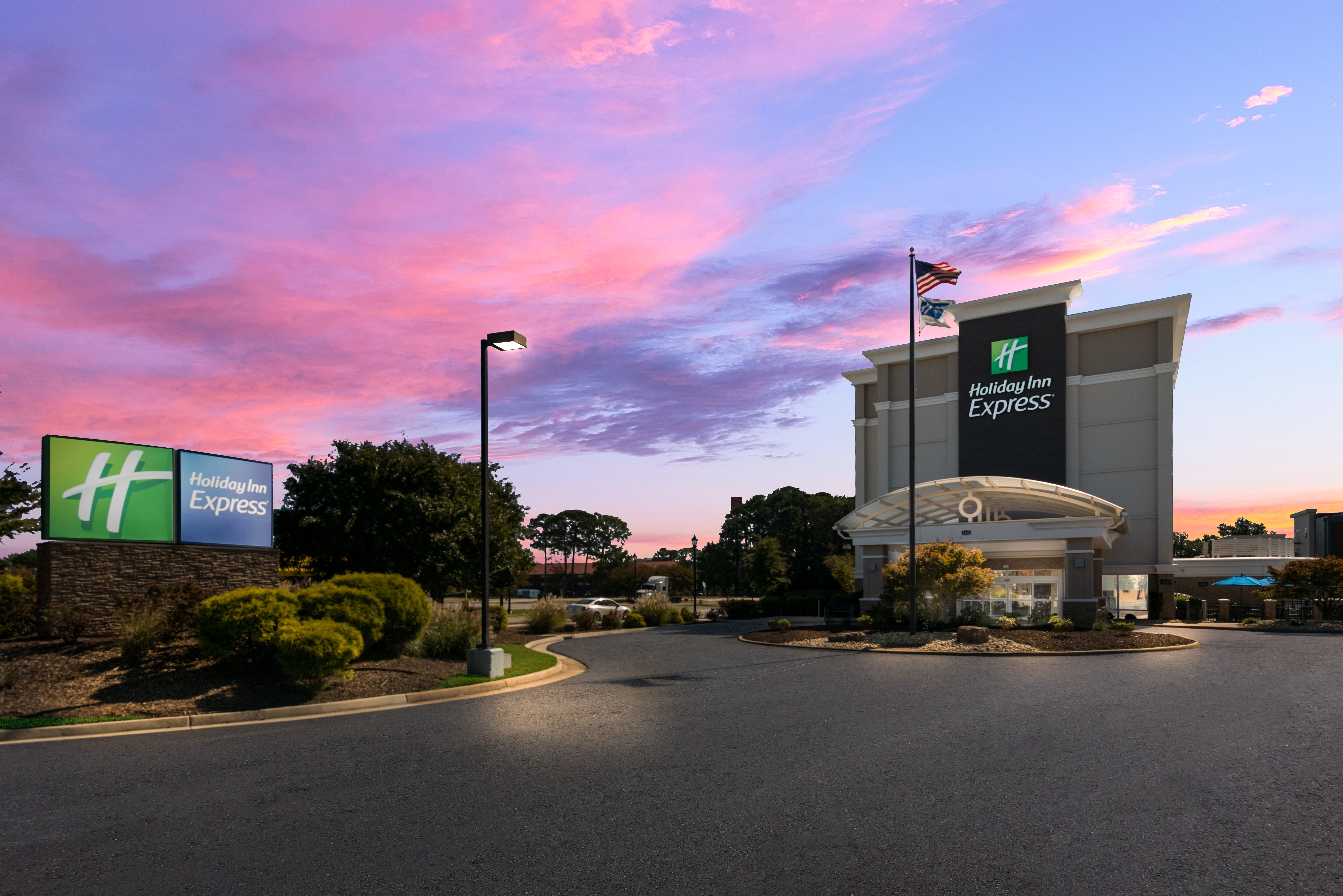 Holiday Inn Express Coliseum Central