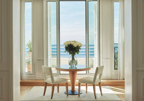 DXSK Palace Seaview Suite Bedroom Christian Horanphotography