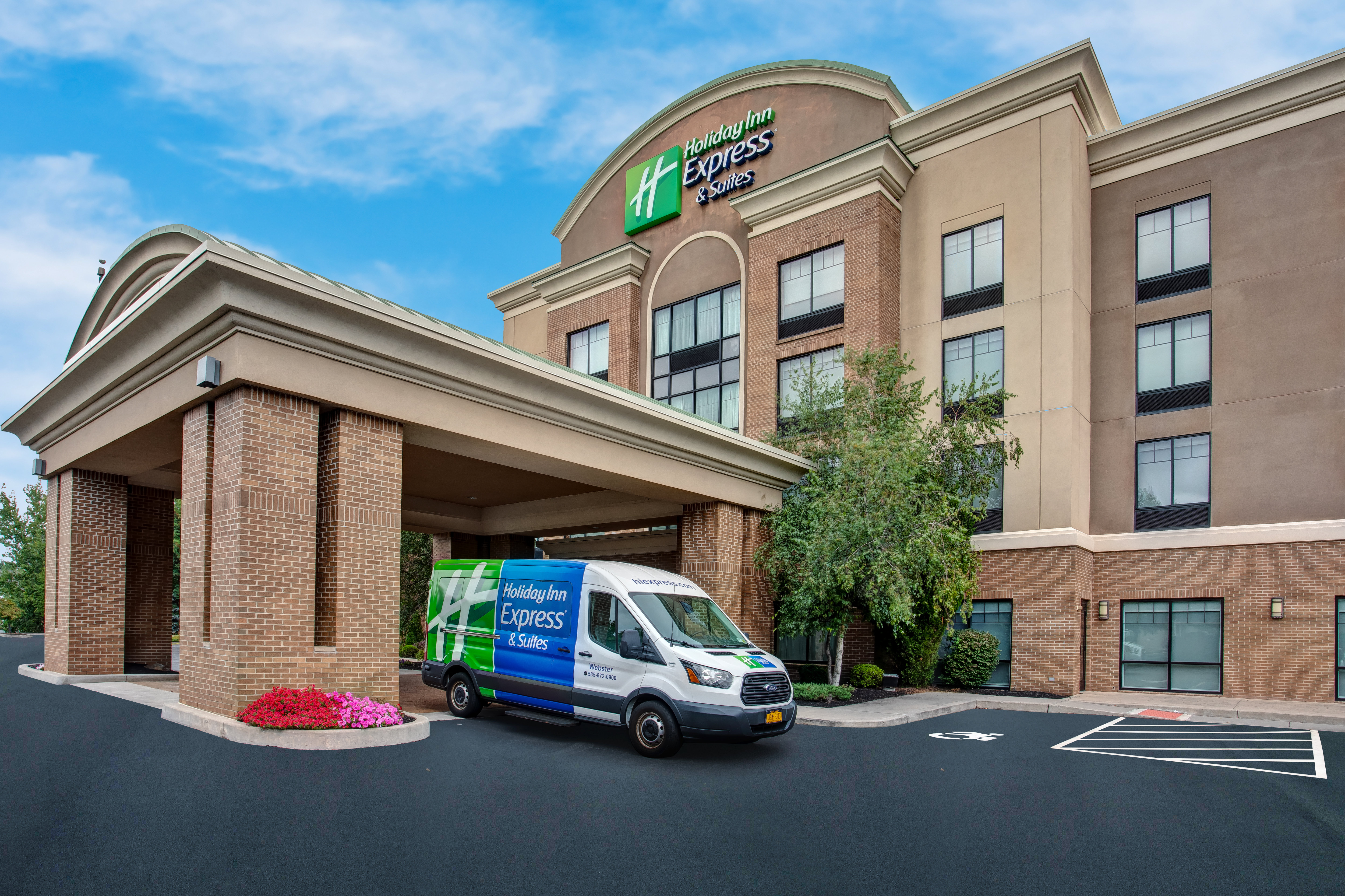 Holiday Inn Express Hotel & Suites