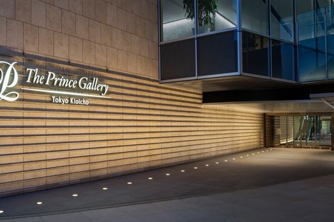 Entrance on the 1st floor