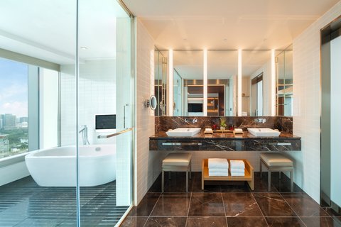 Grand Deluxe Premier King Guest Bathroom