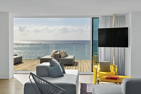 EWOW Suite - Living Room