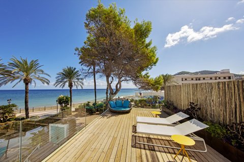 Cool Corner Suite Terrace with Sea View
