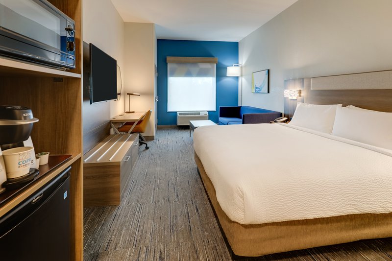 Holiday Inn Express LELAND – MAGNOLIA GREENS