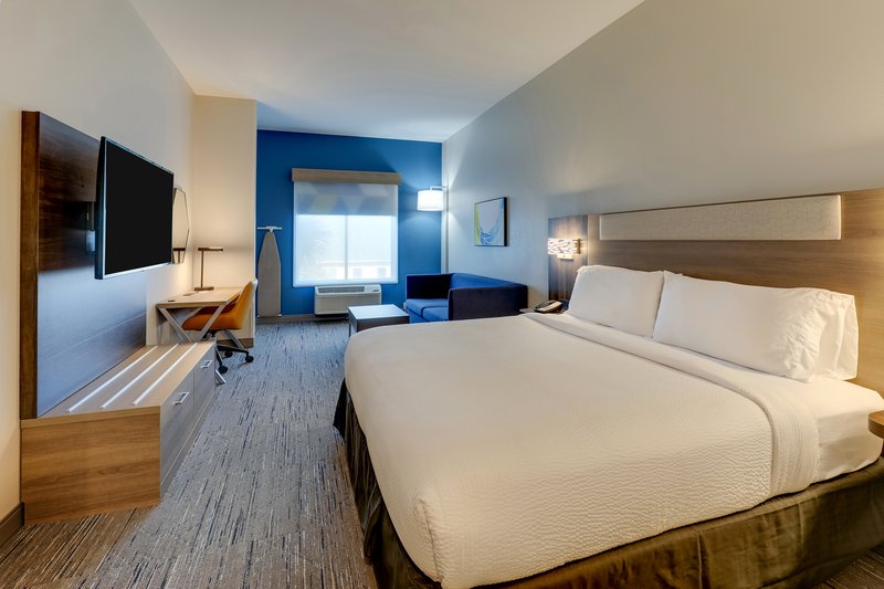 Holiday Inn Express LELAND – MAGNOLIA GREENS