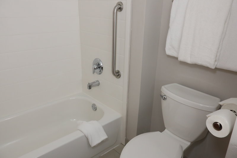 HOLIDAY INN EXP STES WAUKEGAN