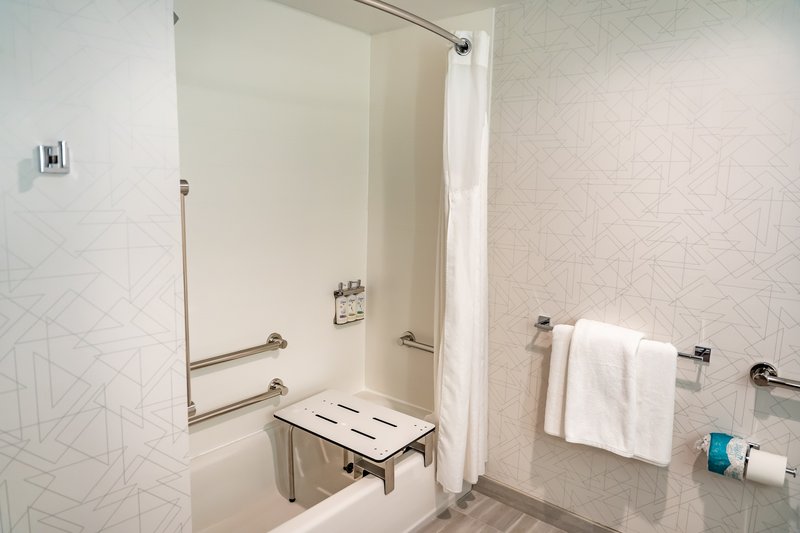 1 King Standard Mobility Accessible Tub