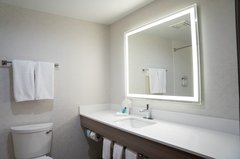 Holiday Inn Express and Suites West Chester
