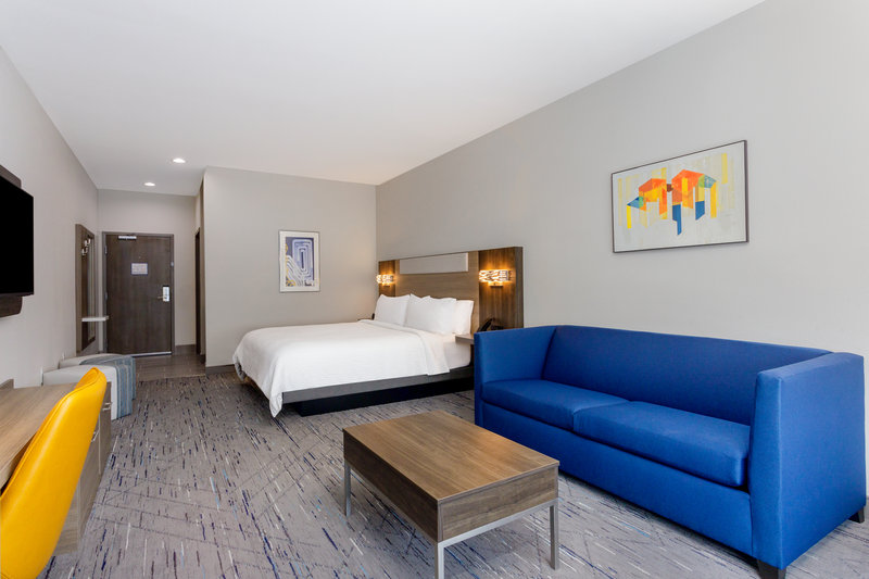 Holiday Inn Express and Suites Tampa Stadium – Airport Area