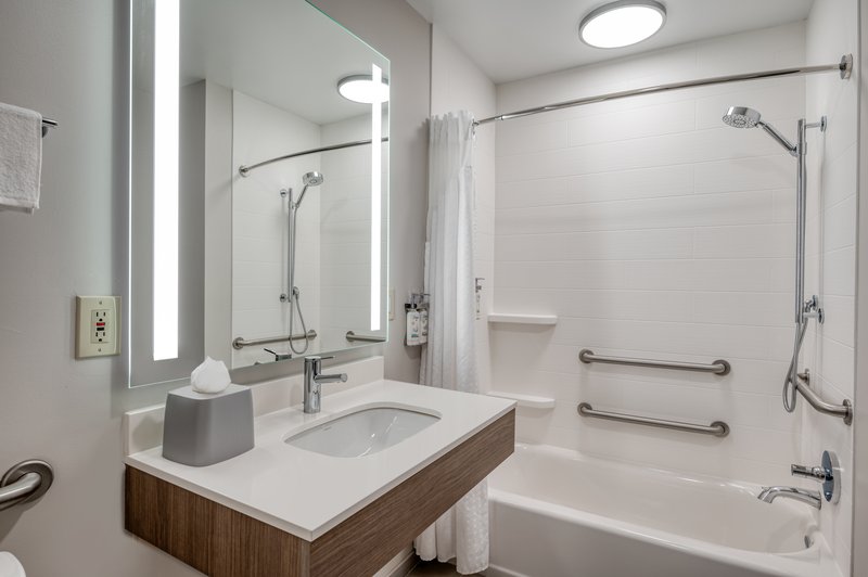 KING HEAR MOBILITY ACCESSIBLE TUB NOSMK