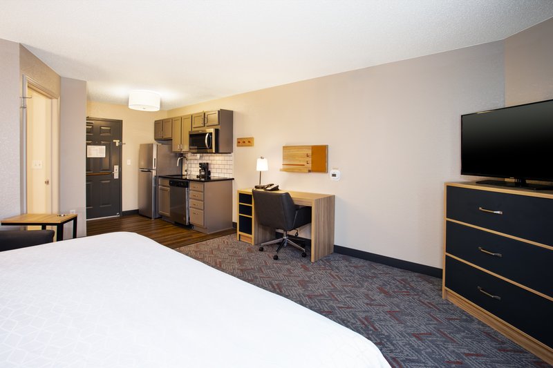 CANDLEWOOD SUITES KENOSHA