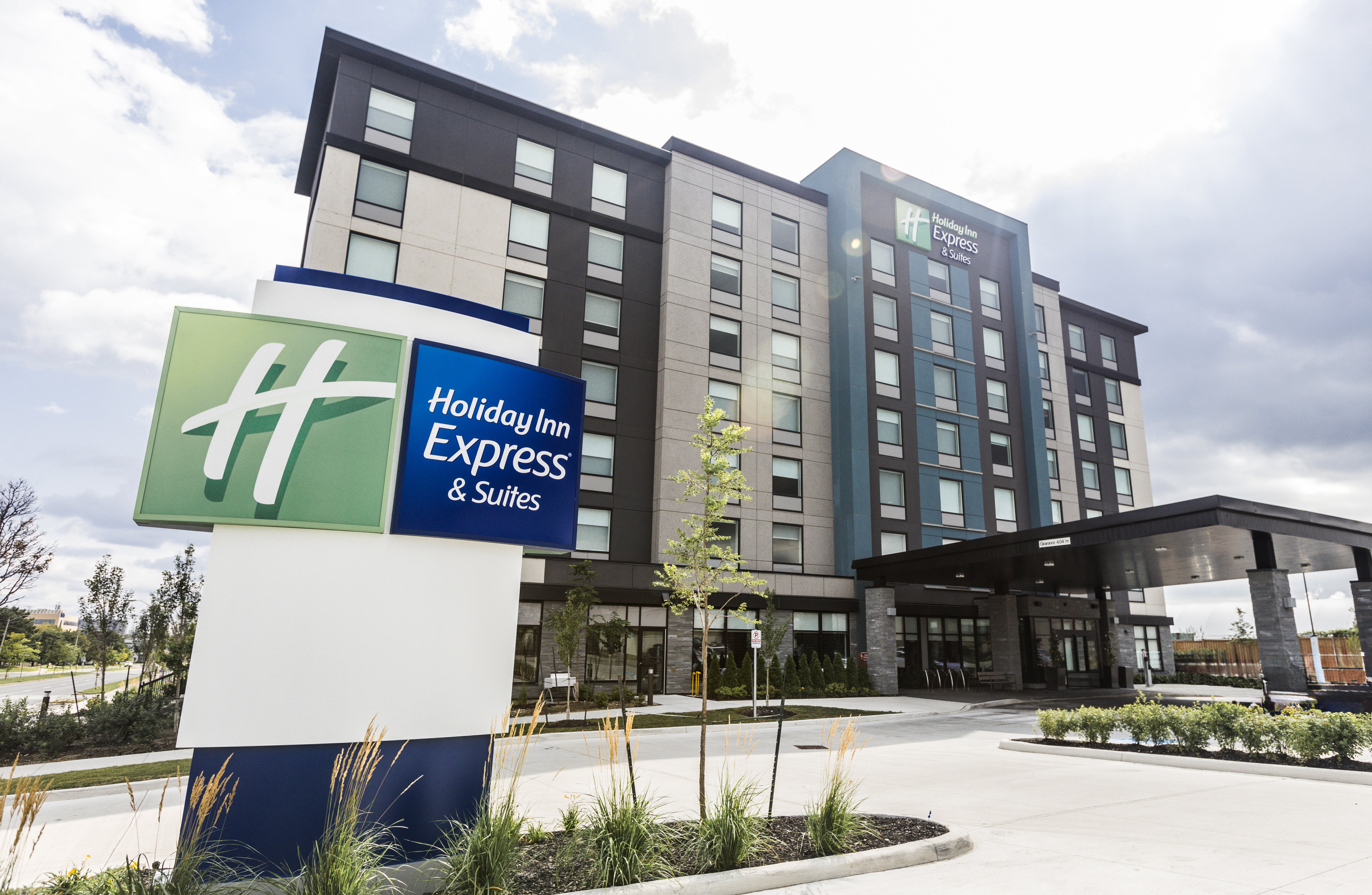 Holiday Inn Express & Stes Airport South
