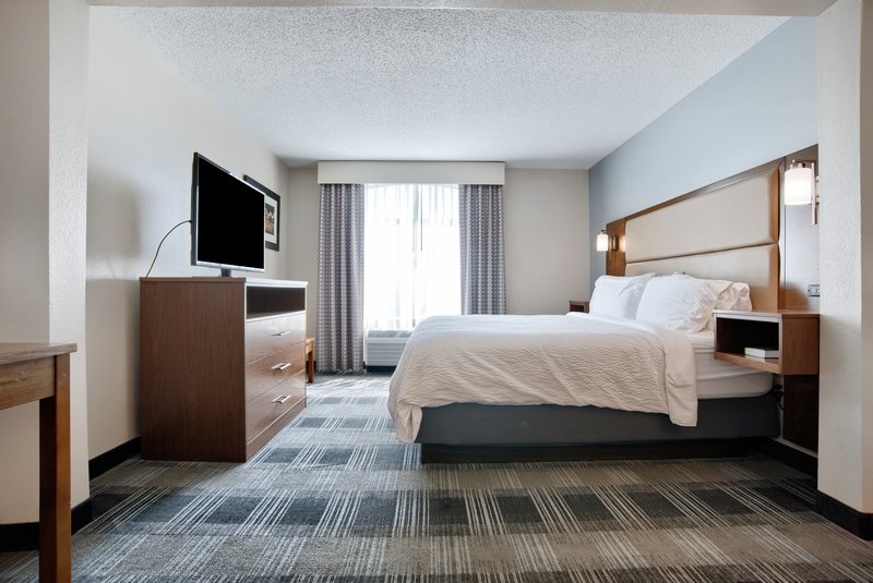 Holiday Inn Express and Suites Mobile – I-65