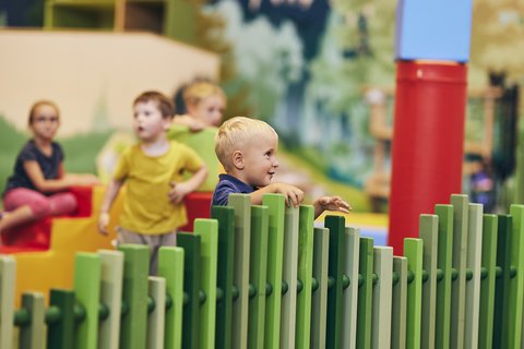 TP Halle Spielplatz Urs Golling LR
