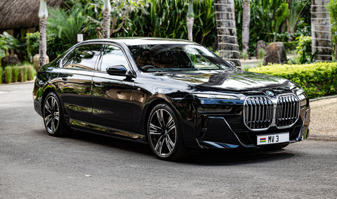 BMW i7