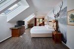 Grand Deluxe, Larger Guest room, 1 King, Garden view, Balcony