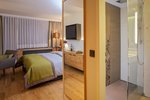 Lake Yard House, Guest room, 1 King, Mountain view, Balcony