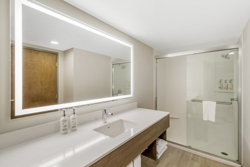 HOLIDAY INN EXPRESS FALLON