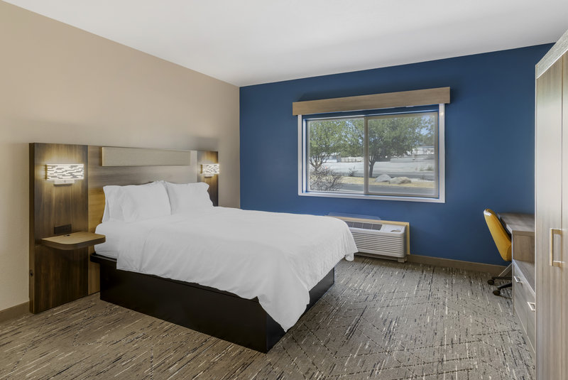 HOLIDAY INN EXPRESS FALLON