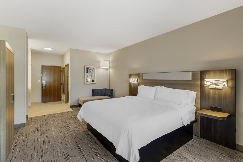 HOLIDAY INN EXPRESS FALLON