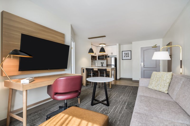 1 BEDROOM SUITE 1 KING BED NONSMOKING