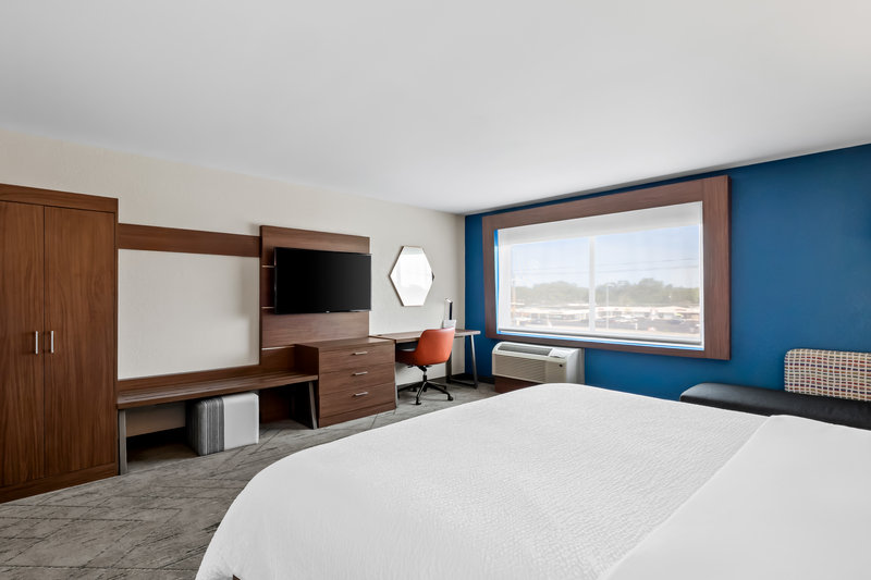Holiday Inn Express and Suites Detroit Northwest – Livonia