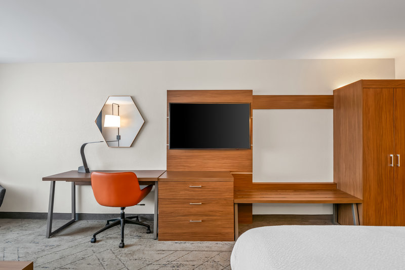 Holiday Inn Express and Suites Detroit Northwest – Livonia