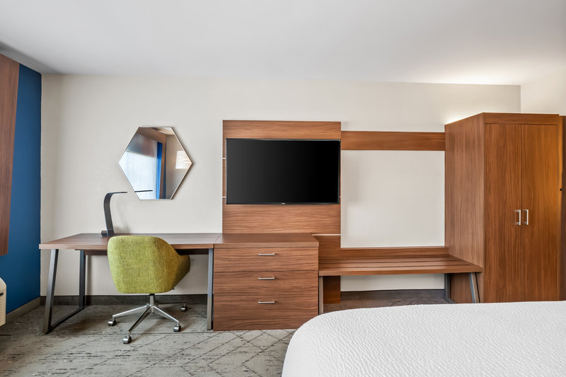 Holiday Inn Express and Suites Detroit Northwest – Livonia