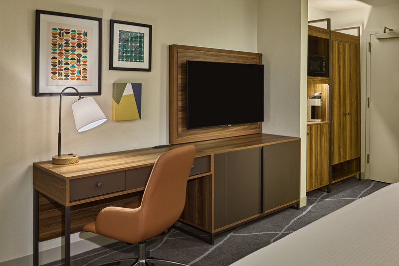 Holiday Inn Express and Suites Charleston Dwtn – WestEdge
