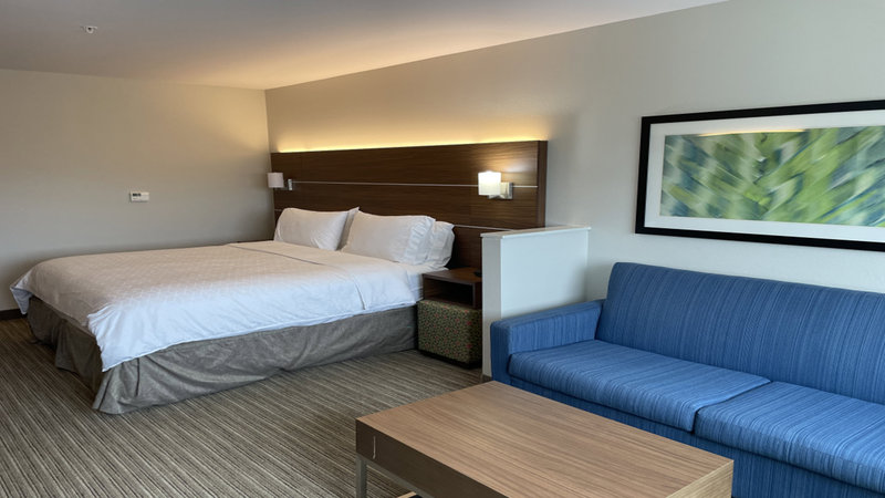 Holiday Inn Express and Suites Brenham South