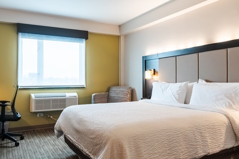 HOLIDAY INN EXPRESS MASPETH