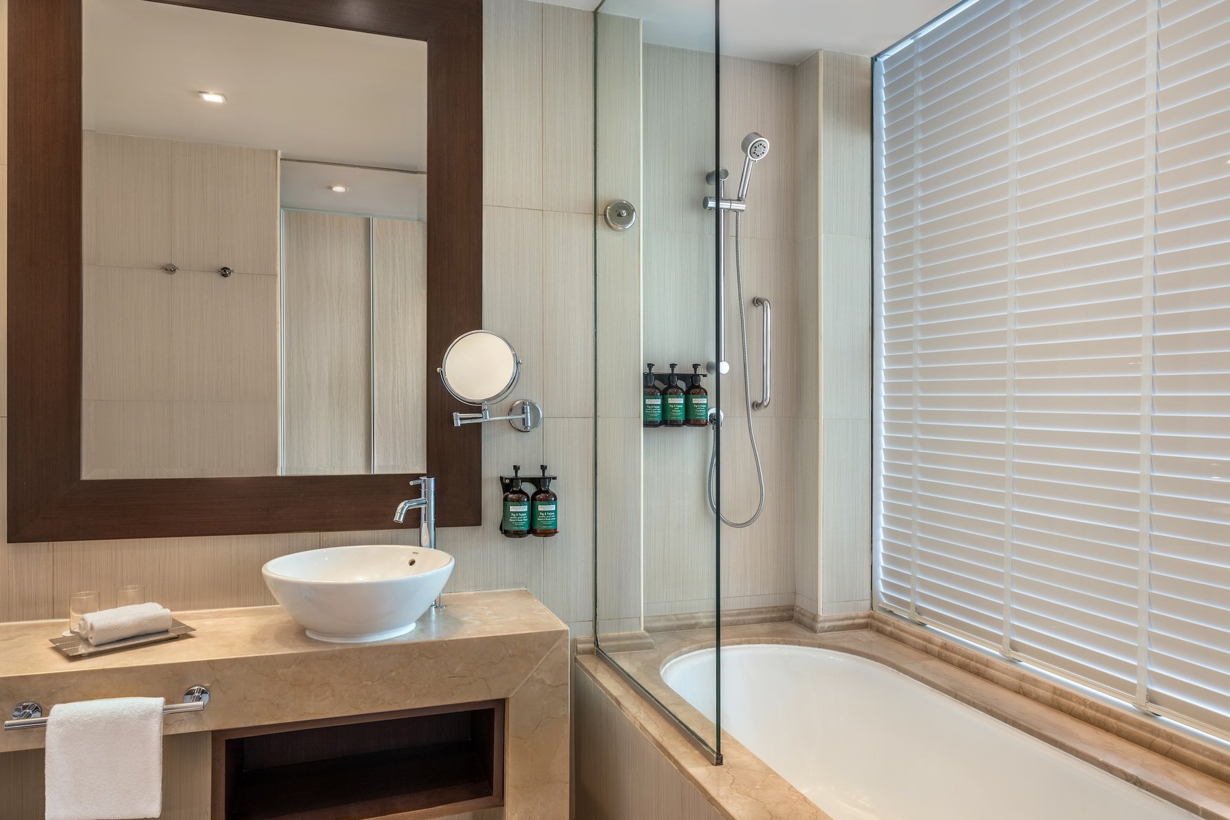 Crowne Plaza ABU DHABI - YAS ISLAND by IHG Room Type - 2 Twin Deluxe Sea View Theme Park Access Crowne Plaza ABU DHABI - YAS ISLAND by IHG Room Type - 2 Twin Deluxe Sea View Theme Park Access