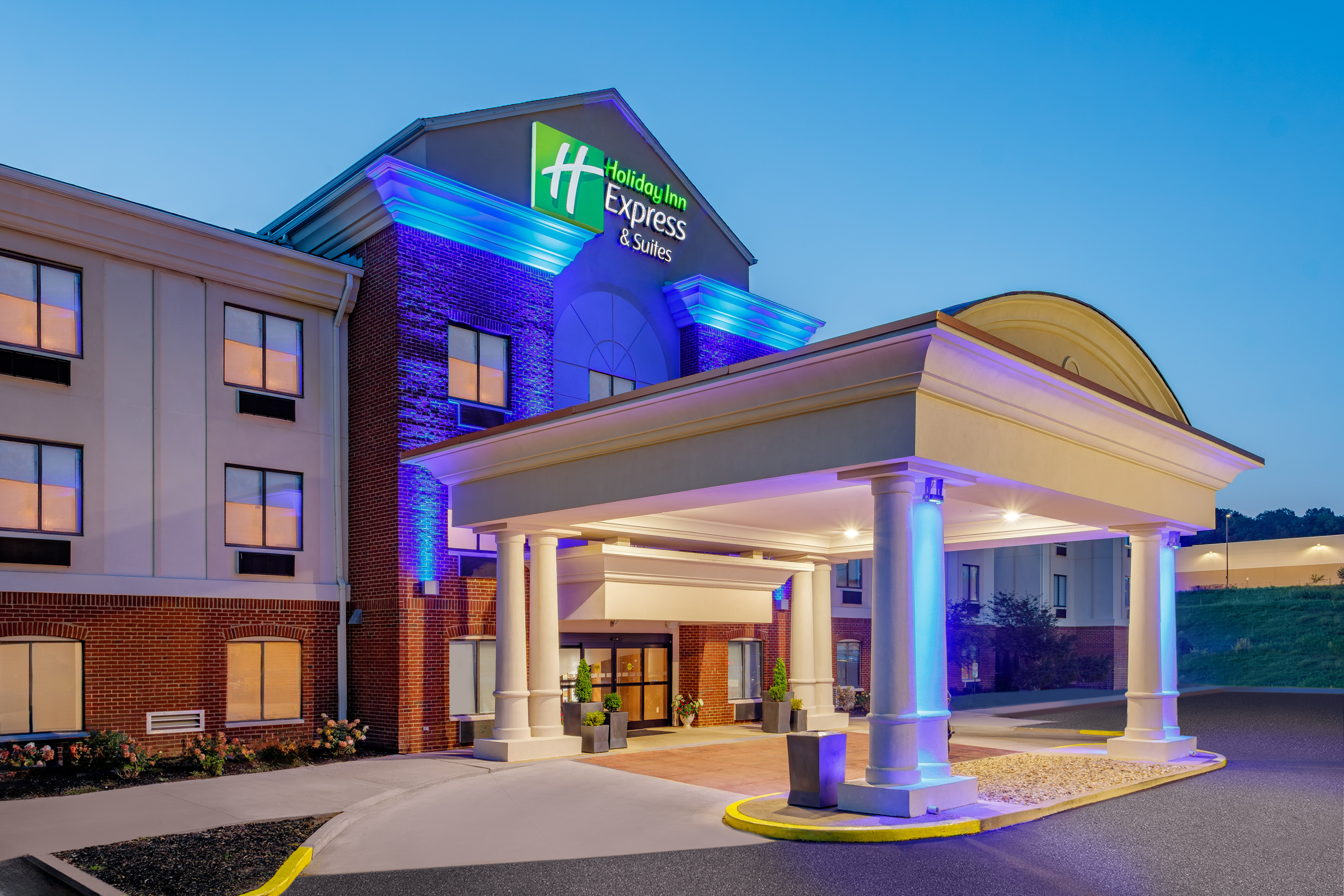 Holiday Inn Express & Suites Lancaster
