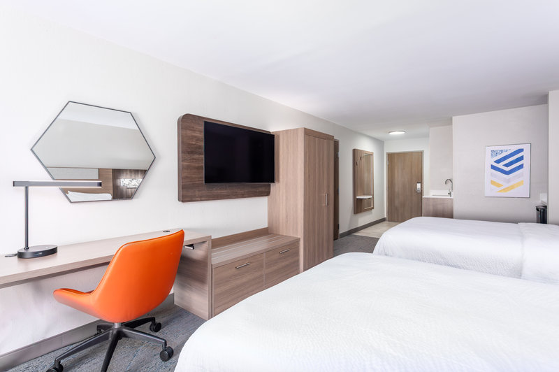 Holiday Inn Express and Suites Lancaster