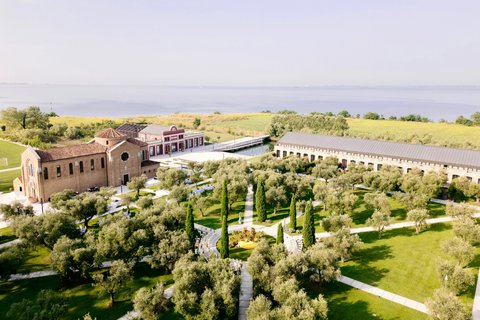 Resort Olive Grove View Church