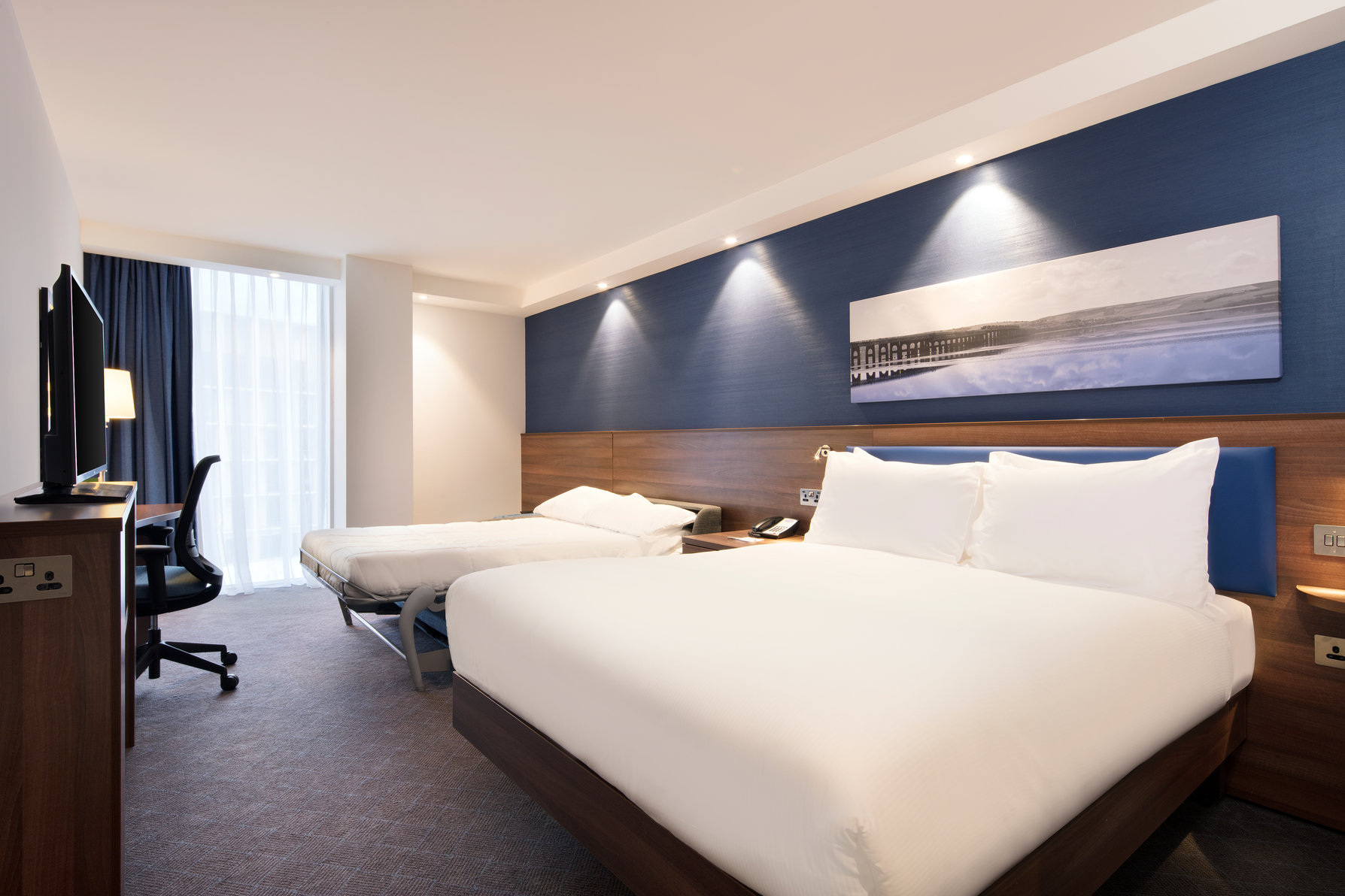 Hampton by Hilton Dundee Room Type - QUEEN ROOM W  SOFA BED NS