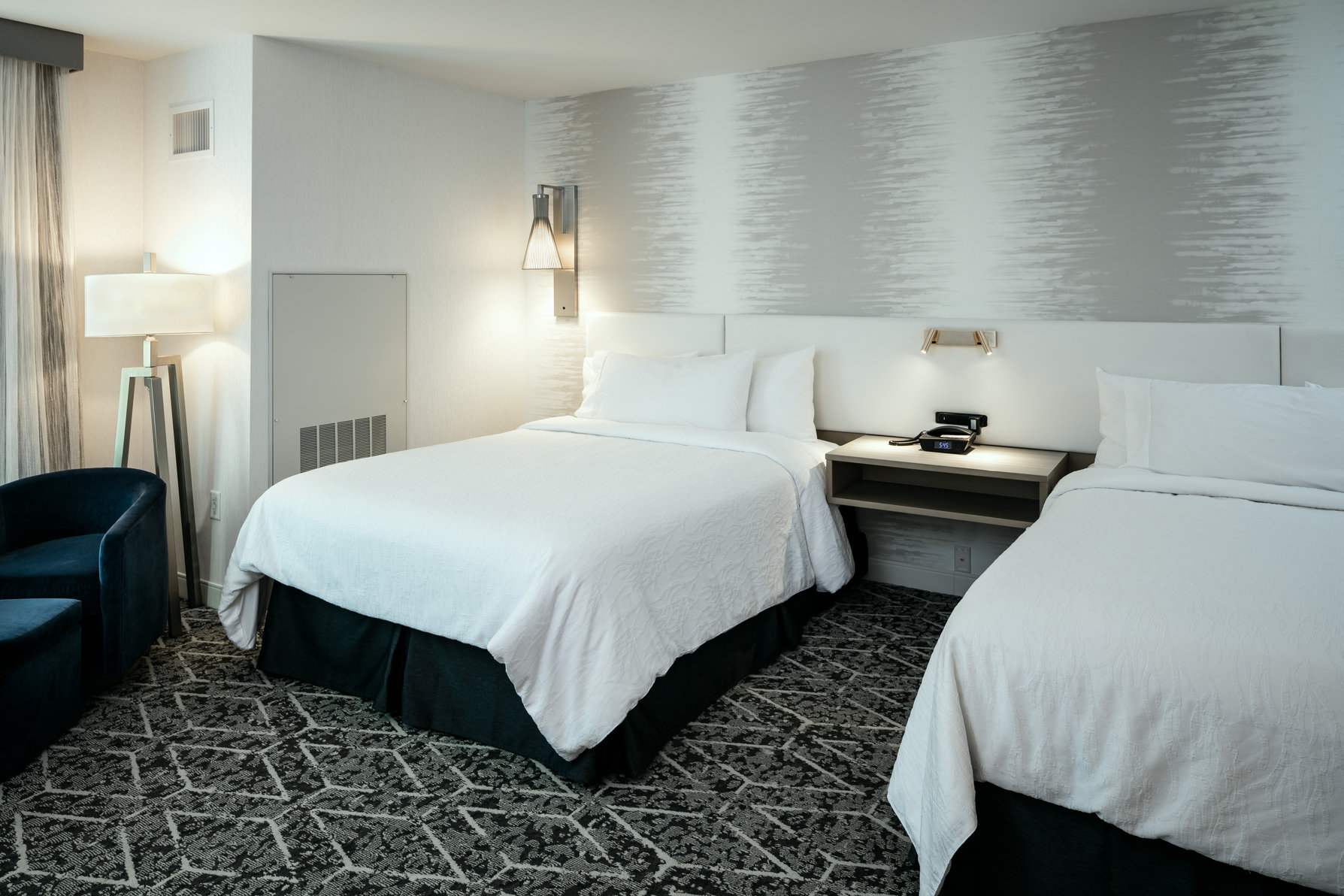 Hilton Garden Inn Seattle Bellevue Downtown Room Type - 2QN MOB HEA ACC RI-SHW