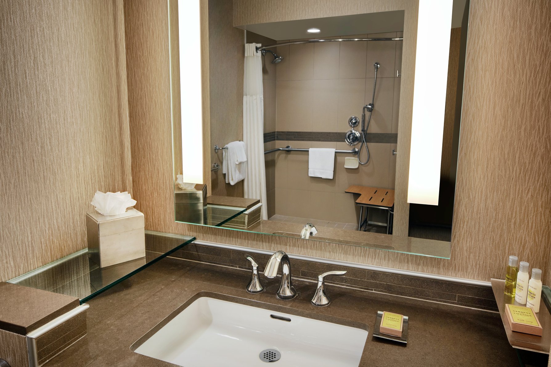 DoubleTree by Hilton Sonoma - Wine Country Room Type - 1 KG ACC RI SHWR