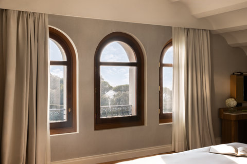 METT Barcelona Hotel Junior Suite Detail Windows Mountain View