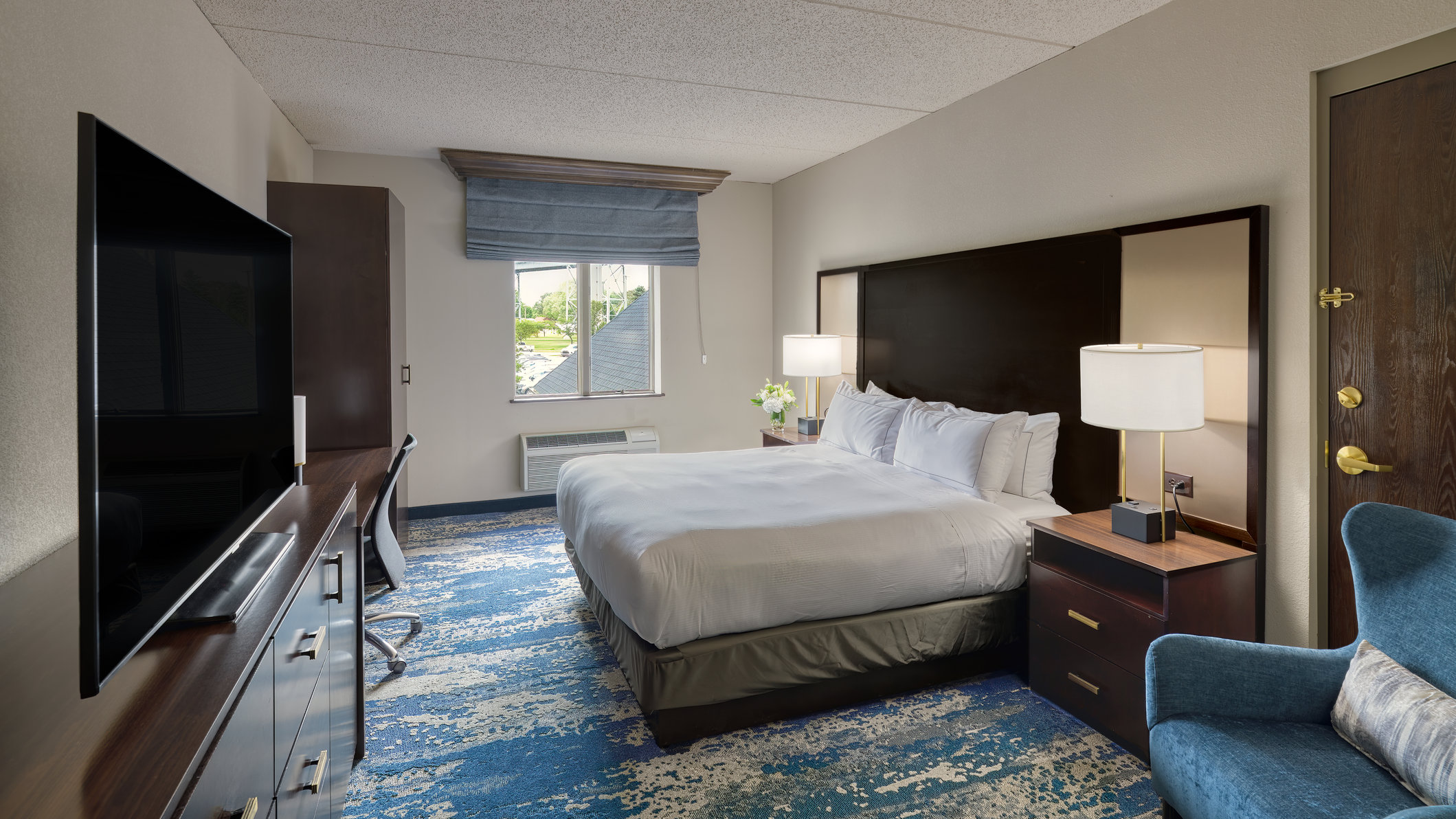 DoubleTree by Hilton Port Huron Room Type - 1 KING BED W SHOWER-NO SMK